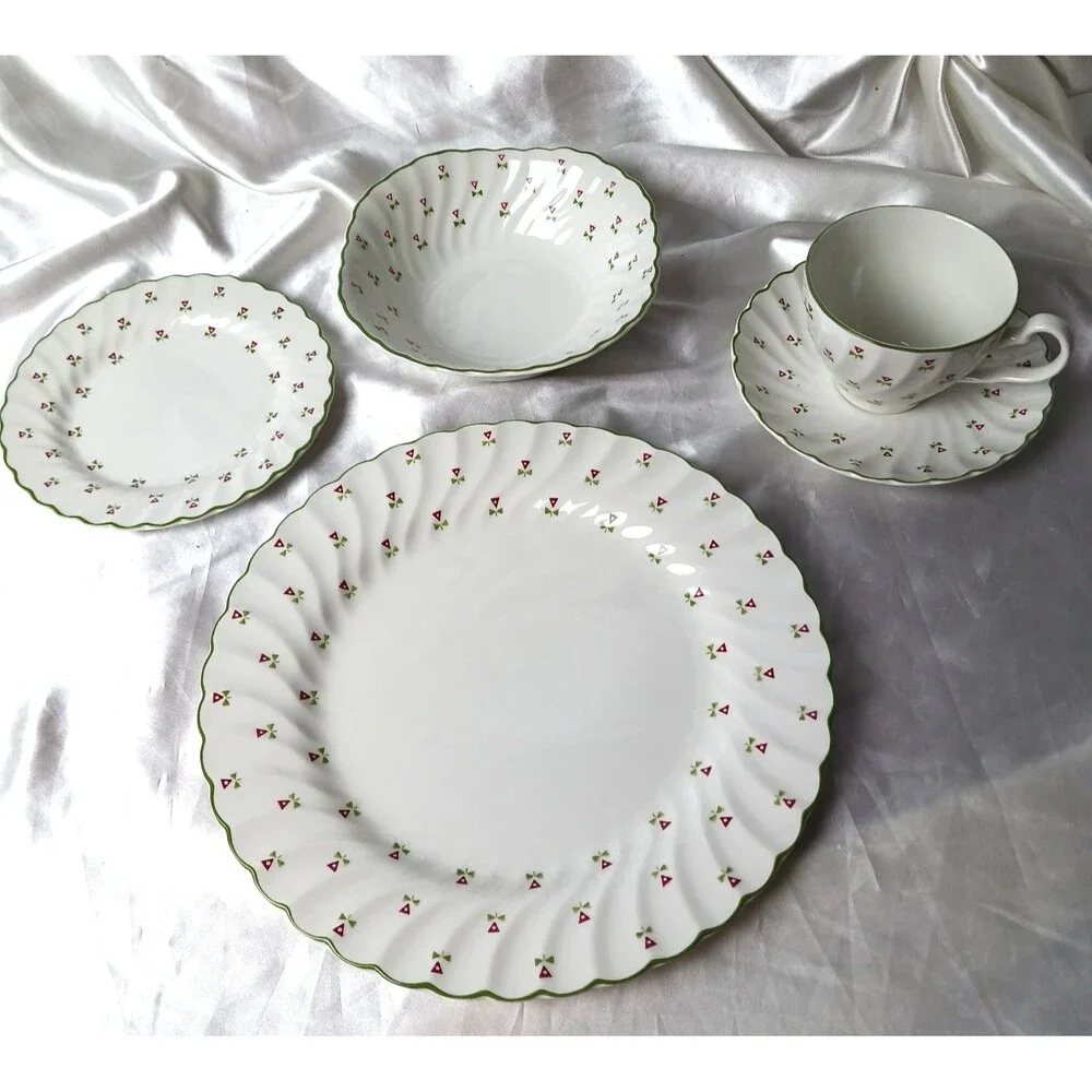 LAURA ASHLEY THISTLE MADE IN ENGLAND DINNER SET FOR 4